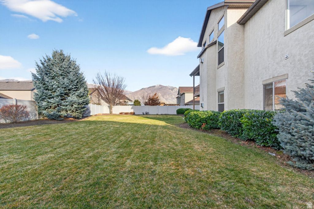 Image 45 of property listing at 1898 W OLD FORT CIR, Farmington, UT 84025