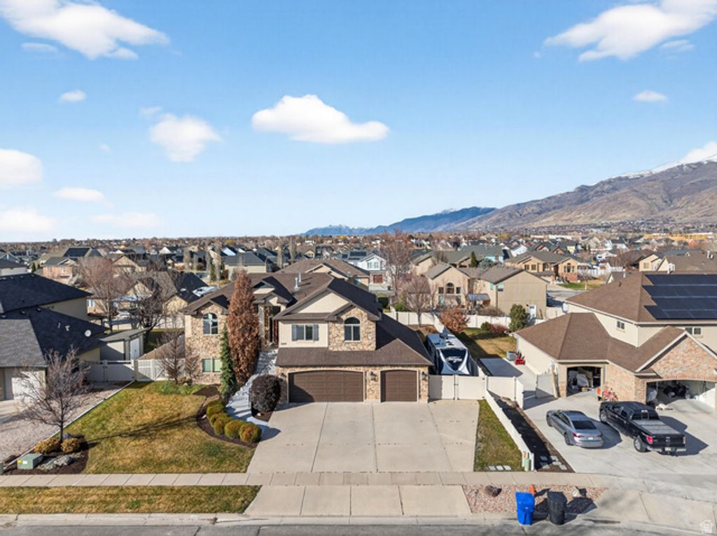 Image 46 of property listing at 1898 W OLD FORT CIR, Farmington, UT 84025