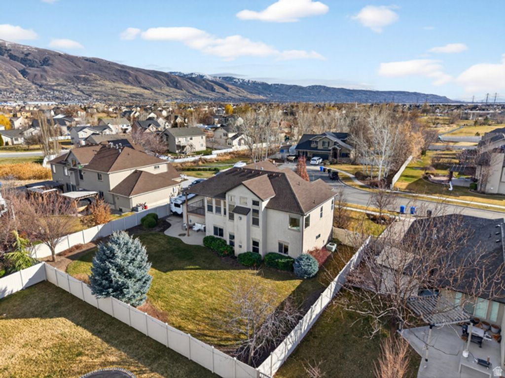 Image 49 of property listing at 1898 W OLD FORT CIR, Farmington, UT 84025