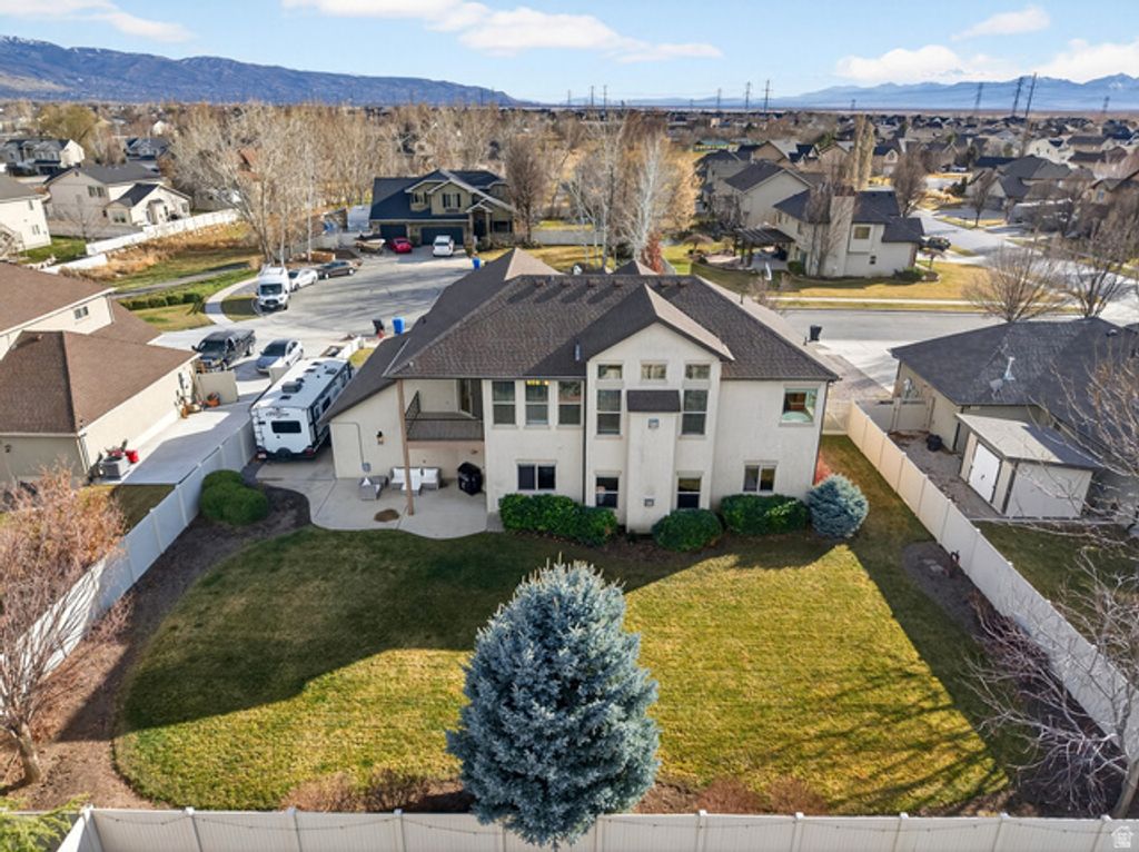 Image 50 of property listing at 1898 W OLD FORT CIR, Farmington, UT 84025