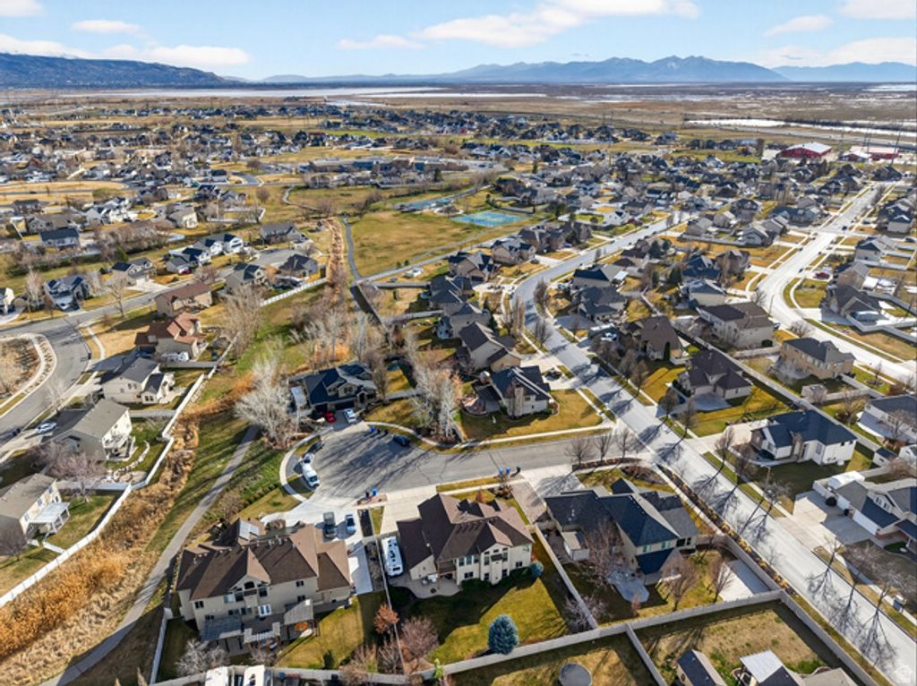 Image 55 of property listing at 1898 W OLD FORT CIR, Farmington, UT 84025