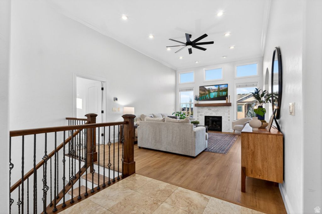 Image 7 of property listing at 1898 W OLD FORT CIR, Farmington, UT 84025