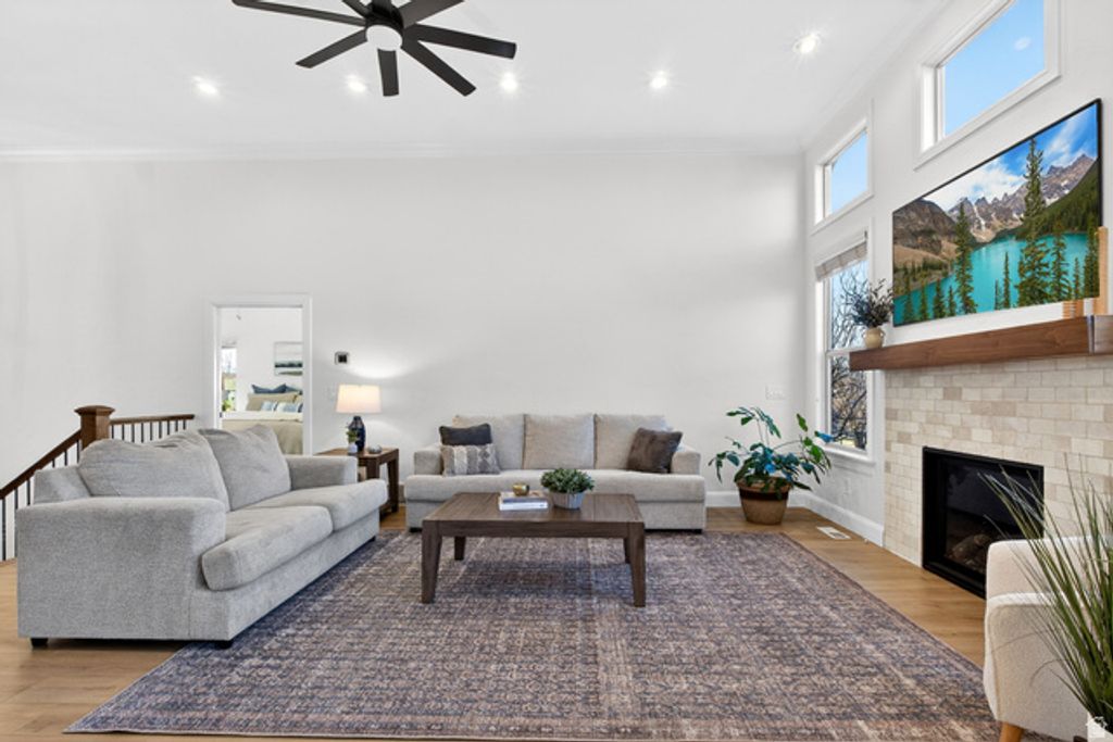 Image 10 of property listing at 1898 W OLD FORT CIR, Farmington, UT 84025