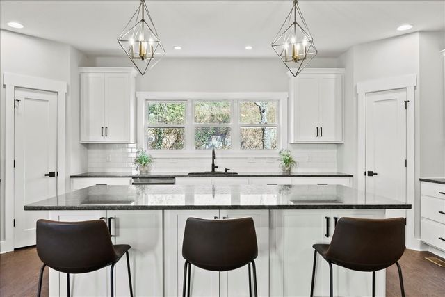 1227 N Avondale Cir, Nashville, TN 37207