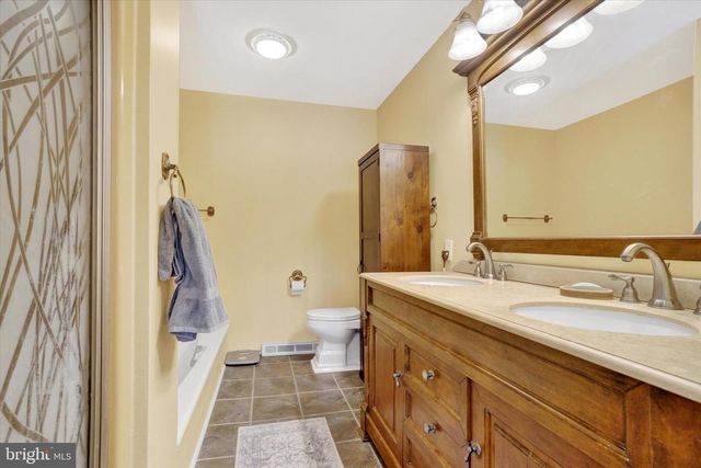 2350 SUTTON RD, York, PA 17403