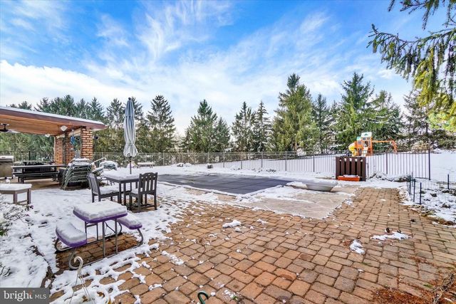 2350 SUTTON RD, York, PA 17403