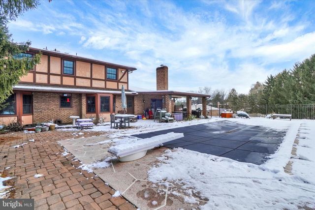 2350 SUTTON RD, York, PA 17403