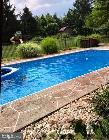 2350 SUTTON RD, York, PA 17403