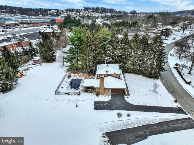 2350 SUTTON RD, York, PA 17403