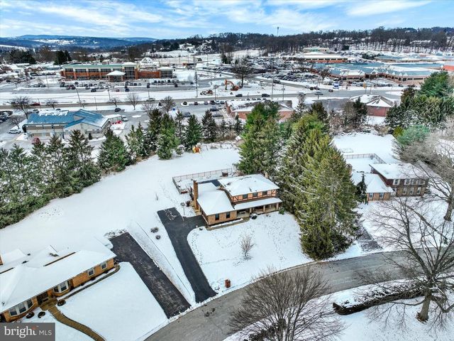 2350 SUTTON RD, York, PA 17403