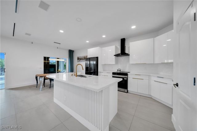 1140 NW 19th PL, Cape Coral, FL 33993