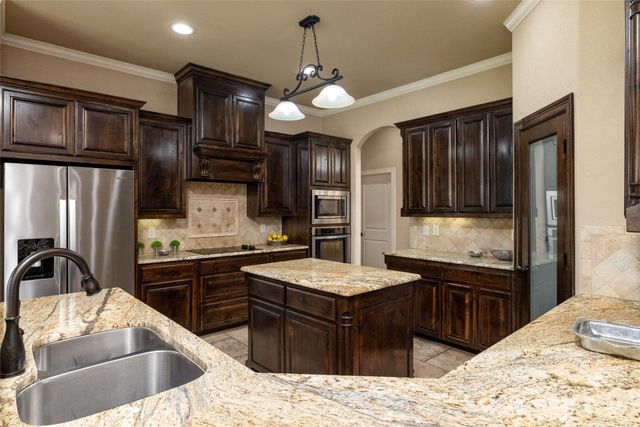 209 Ellis Creek Drive, Weatherford, TX 76085