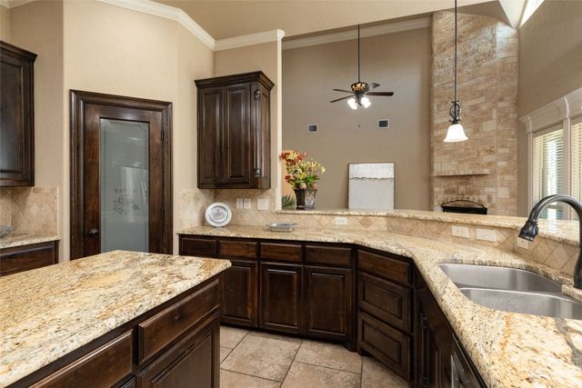 209 Ellis Creek Drive, Weatherford, TX 76085