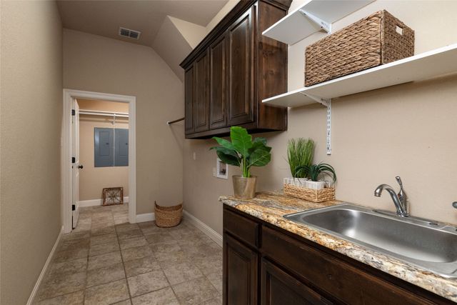 209 Ellis Creek Drive, Weatherford, TX 76085