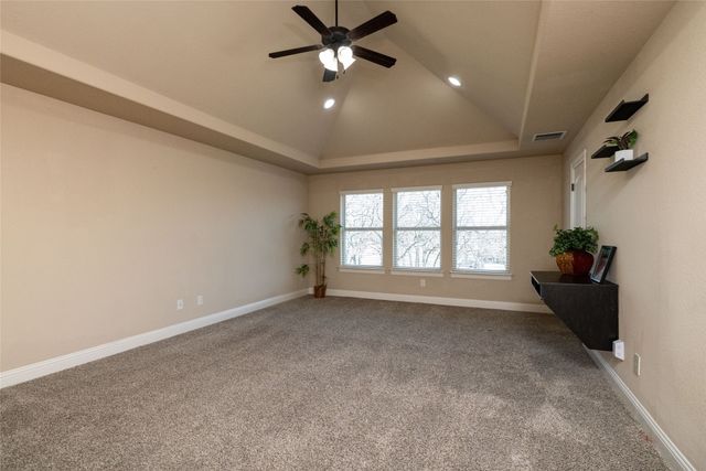 209 Ellis Creek Drive, Weatherford, TX 76085