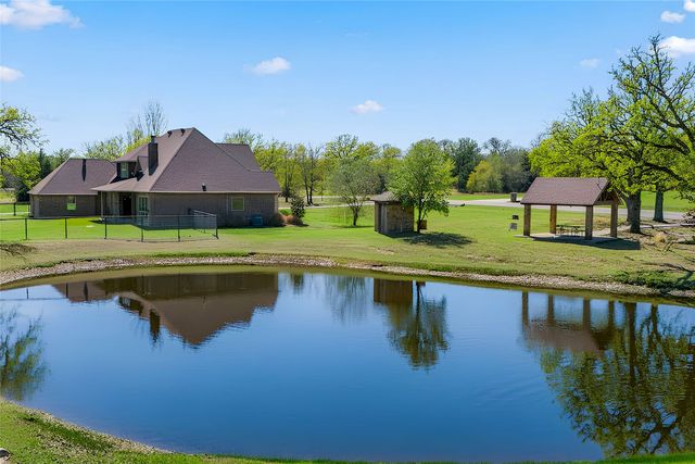 209 Ellis Creek Drive, Weatherford, TX 76085