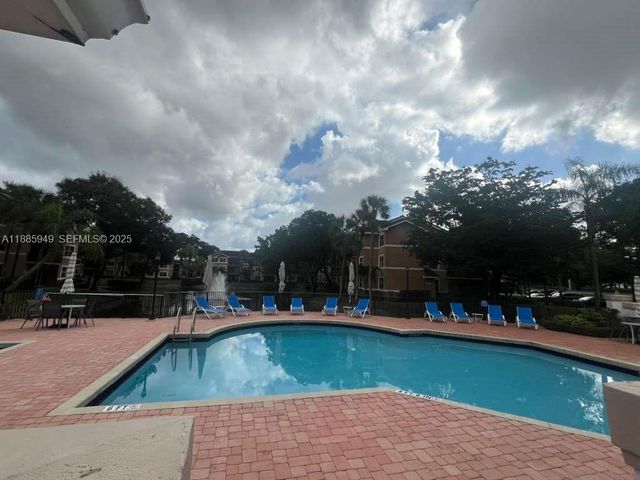 8821 Wiles Rd 102, Coral Springs, FL 33067