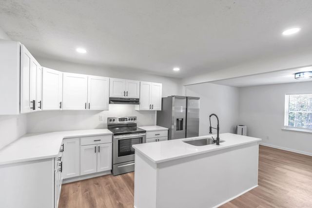 2 EASY Street, Taylors, SC 29687