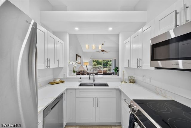 2815 Cypress Trace CIR 204, Naples, FL 34119