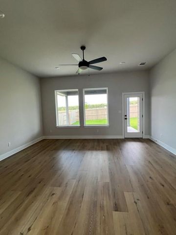 196 Cibolo Creek LOOP, Bastrop, TX 78602