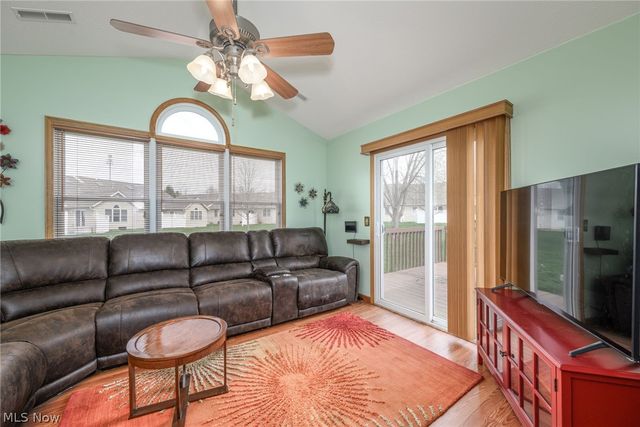 1432 Waters Edge Drive, Akron, OH 44313