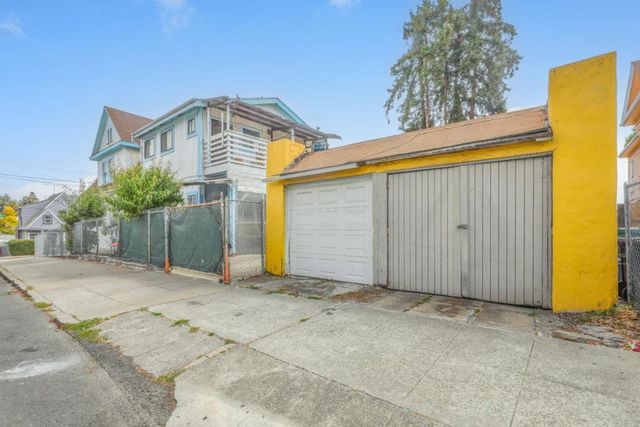 2737 12th Avenue, Oakland, CA 94606