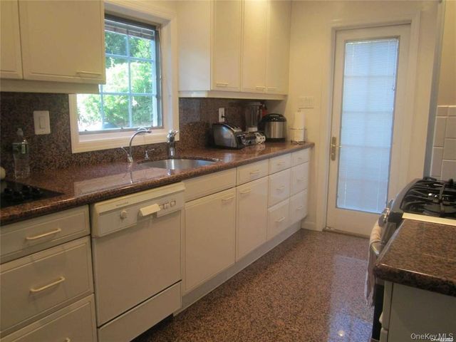 64 Old Pond Road, Great Neck, NY 11023