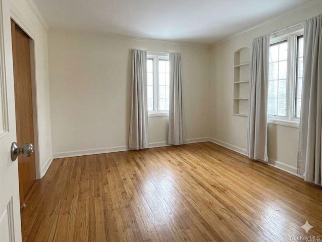 64 Old Pond Road, Great Neck, NY 11023