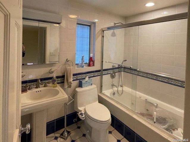 64 Old Pond Road, Great Neck, NY 11023