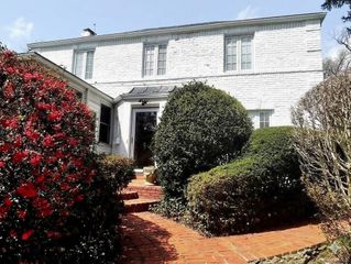 64 Old Pond Road, Great Neck, NY 11023