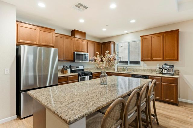 1462 Cedarbrook Rd, West Sacramento, CA 95691