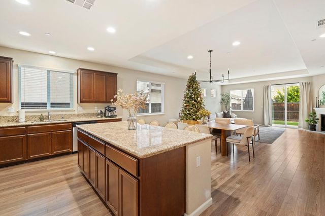 1462 Cedarbrook Rd, West Sacramento, CA 95691