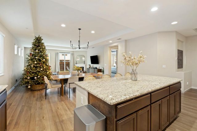 1462 Cedarbrook Rd, West Sacramento, CA 95691