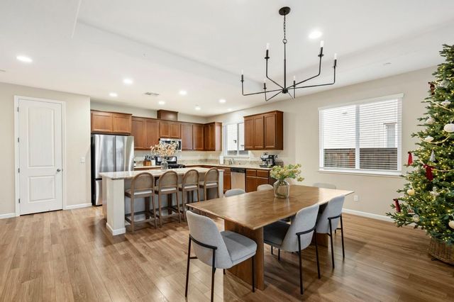 1462 Cedarbrook Rd, West Sacramento, CA 95691