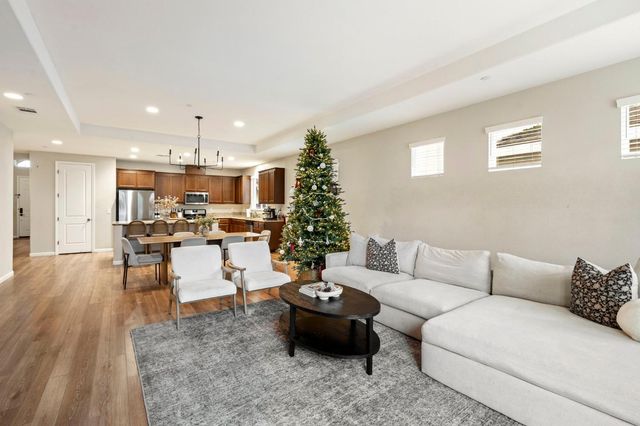 1462 Cedarbrook Rd, West Sacramento, CA 95691