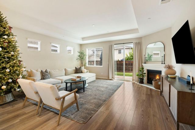 1462 Cedarbrook Rd, West Sacramento, CA 95691