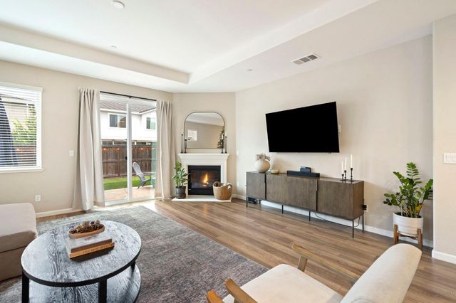 1462 Cedarbrook Rd, West Sacramento, CA 95691