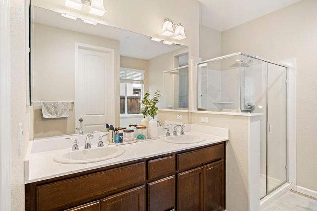 1462 Cedarbrook Rd, West Sacramento, CA 95691