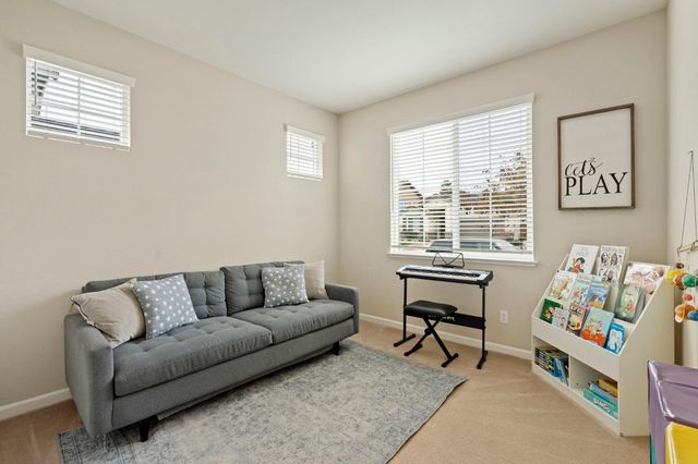 1462 Cedarbrook Rd, West Sacramento, CA 95691