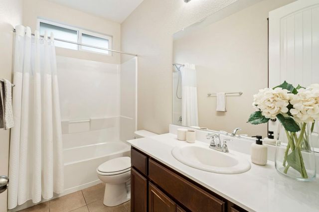 1462 Cedarbrook Rd, West Sacramento, CA 95691