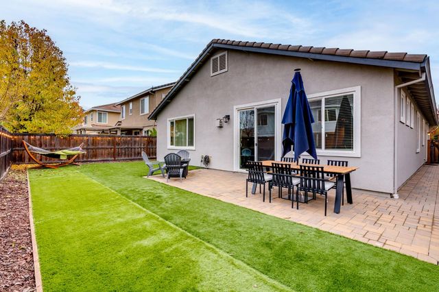 1462 Cedarbrook Rd, West Sacramento, CA 95691