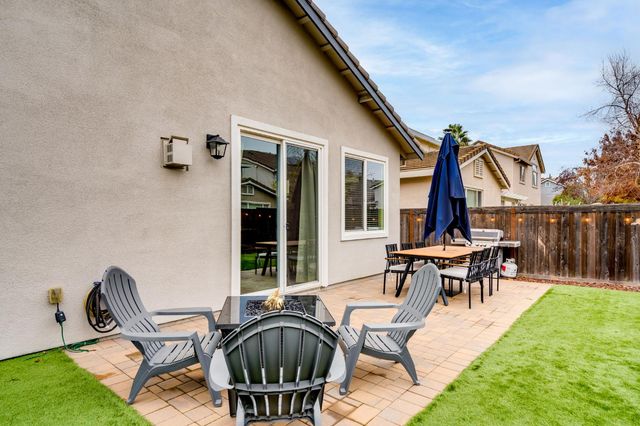 1462 Cedarbrook Rd, West Sacramento, CA 95691