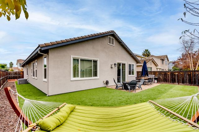 1462 Cedarbrook Rd, West Sacramento, CA 95691