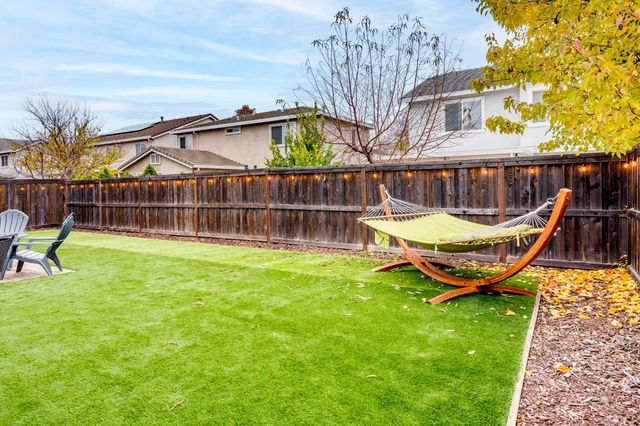 1462 Cedarbrook Rd, West Sacramento, CA 95691