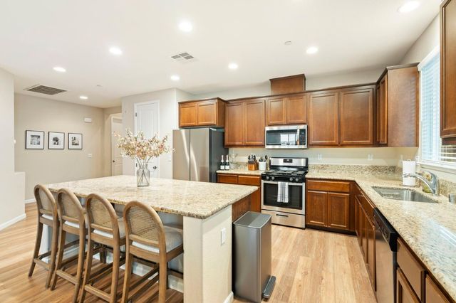 1462 Cedarbrook Rd, West Sacramento, CA 95691