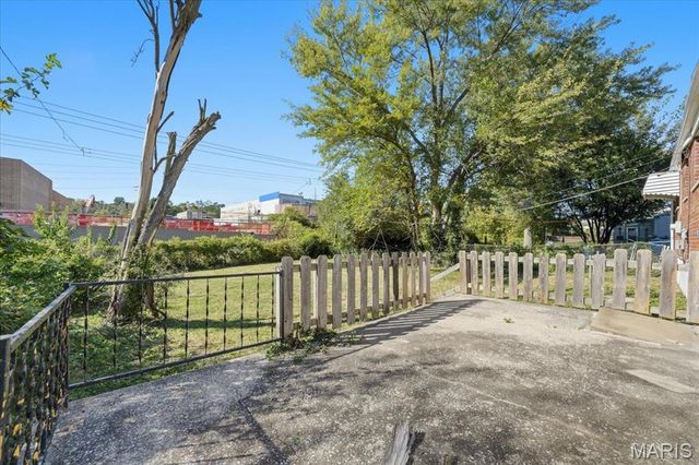 31 Westdell Drive, St Louis, MO 63136