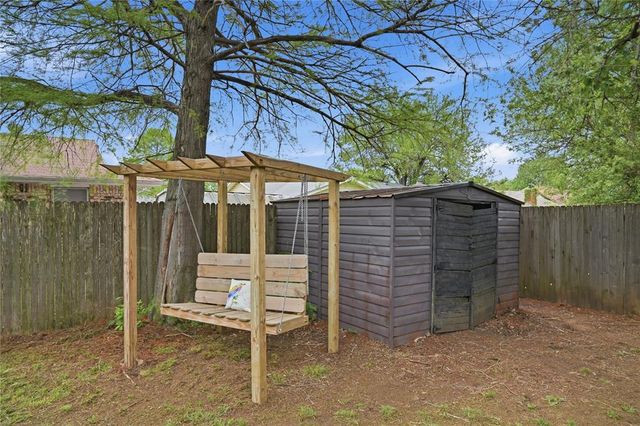 604 SW 25th Street, Moore, OK 73160