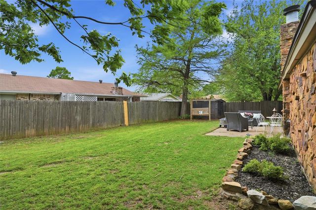 604 SW 25th Street, Moore, OK 73160