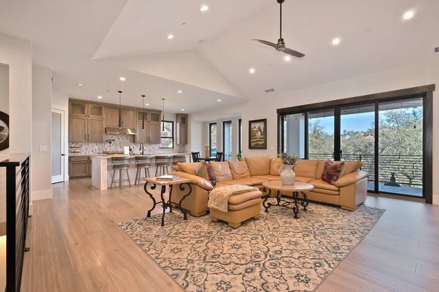 627 Lakeridge Dr, Auburn, CA 95603