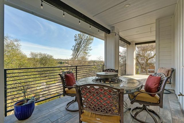 627 Lakeridge Dr, Auburn, CA 95603